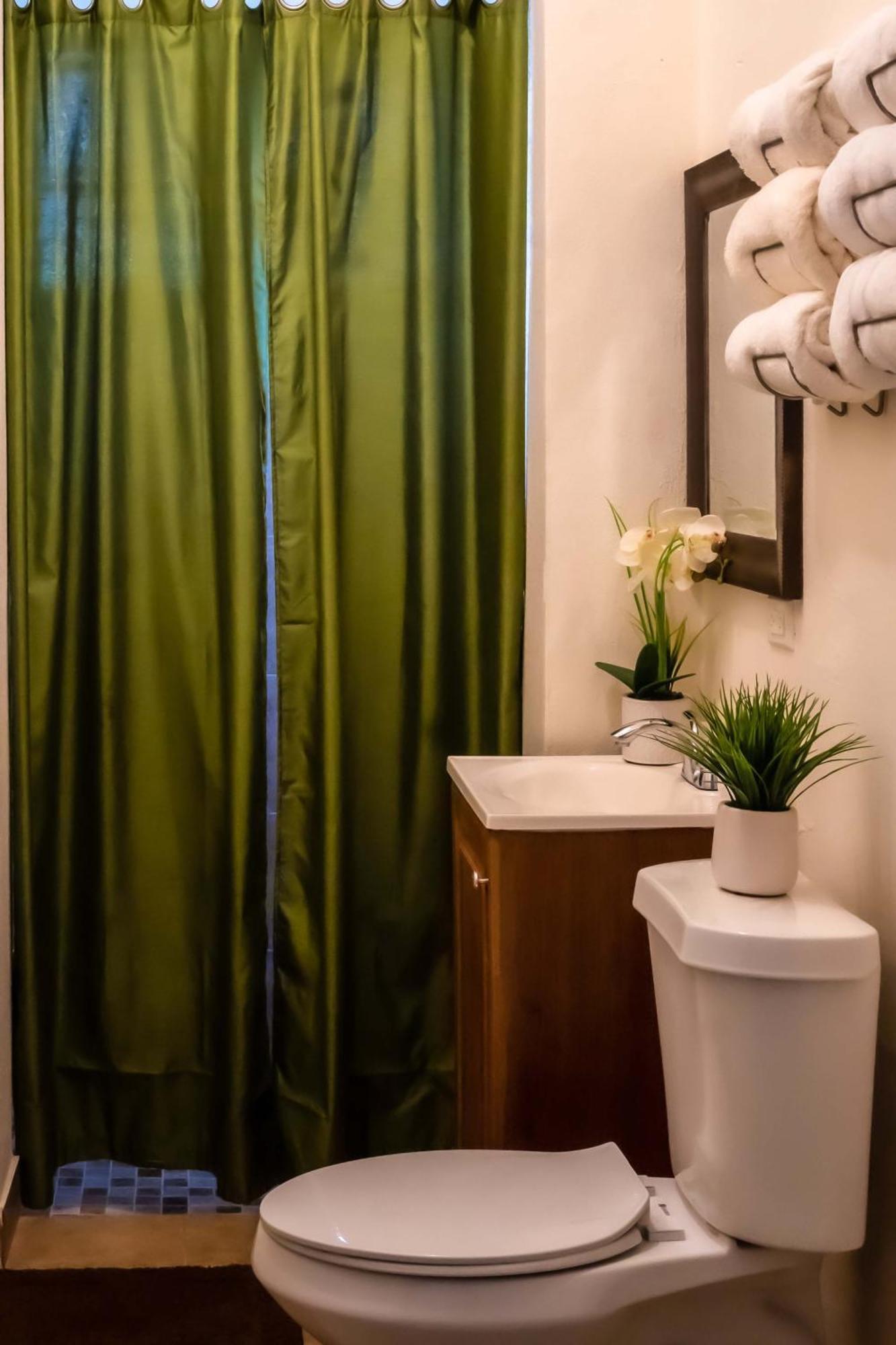 A Taste Of Paradise - Vacation Rentals Close To Us Embassy & Restaurants 拿骚 外观 照片