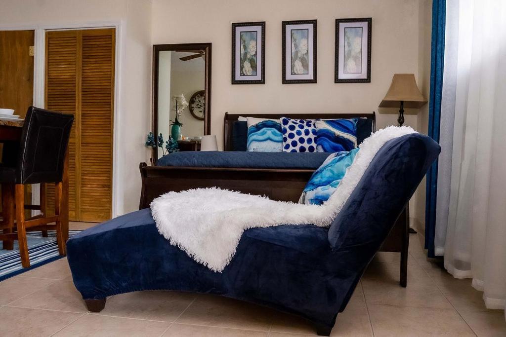 A Taste Of Paradise - Vacation Rentals Close To Us Embassy & Restaurants 拿骚 外观 照片