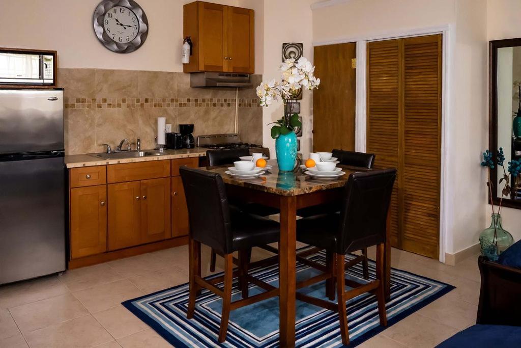 A Taste Of Paradise - Vacation Rentals Close To Us Embassy & Restaurants 拿骚 外观 照片